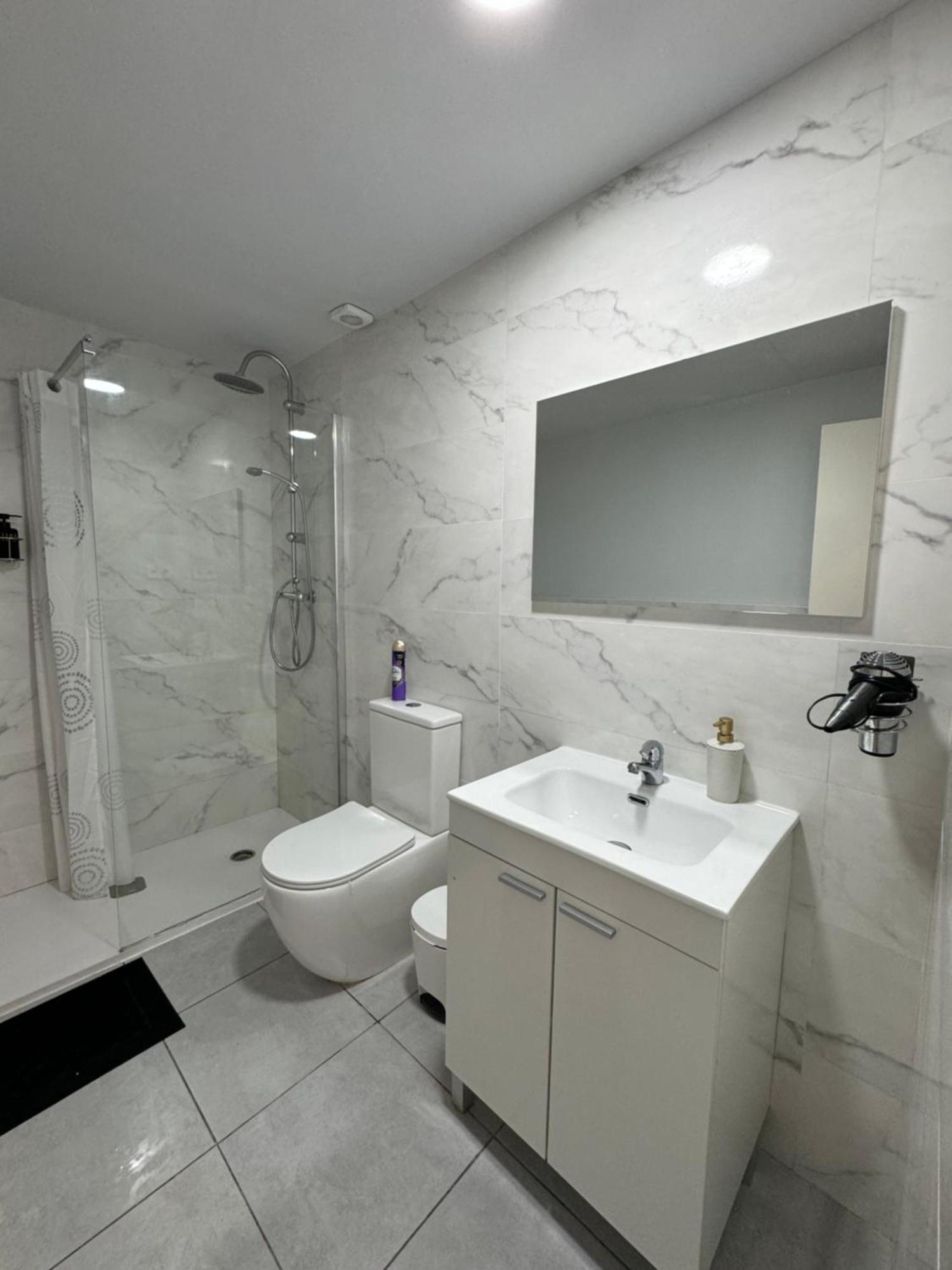 Appartement Habitacion Para Tu Estadia Corta En Bcn à Barcelone Extérieur photo
